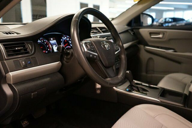 Toyota Camry 2017 image number 16