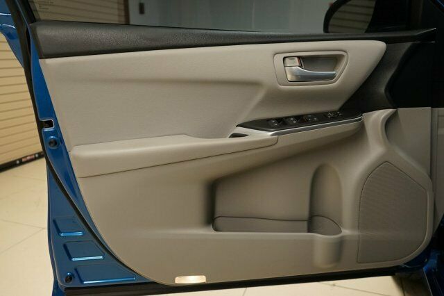 Toyota Camry 2017 image number 42