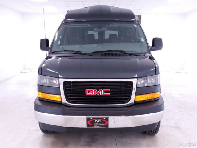 GMC Savana 2018 image number 1