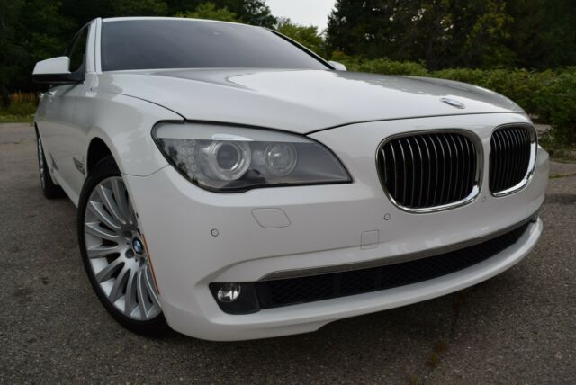 BMW 7-Series 2012 image number 1