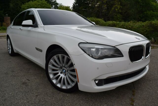 BMW 7-Series 2012 image number 23