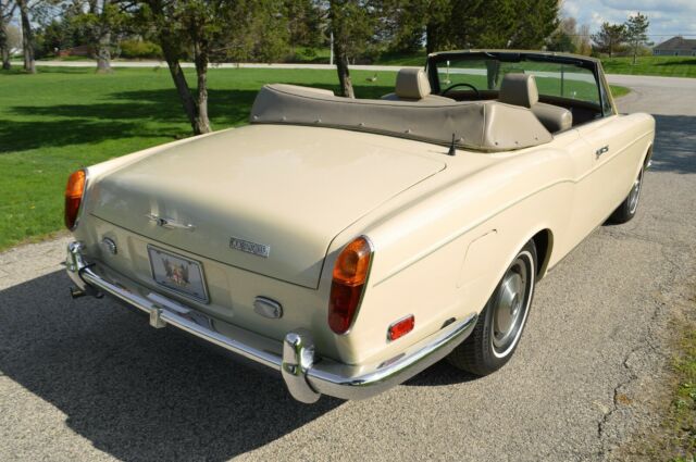 Rolls-Royce Corniche 1972 image number 10