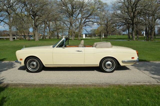 Rolls-Royce Corniche 1972 image number 6