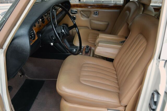 Rolls-Royce Silver Shadow 1975 image number 13