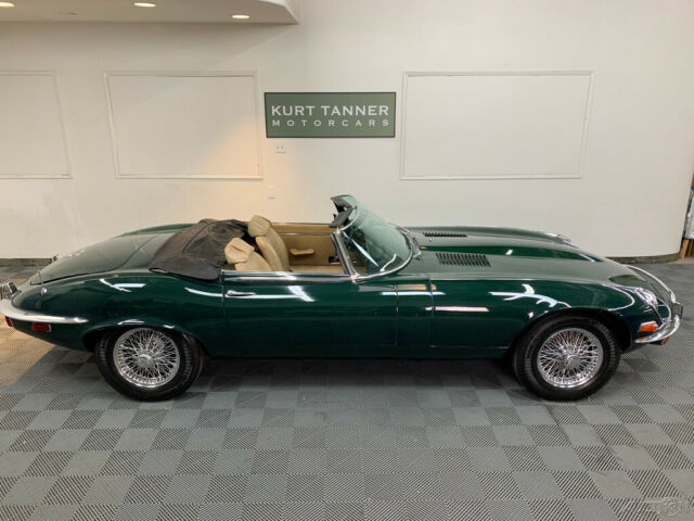 Jaguar E-Type 1967 image number 15