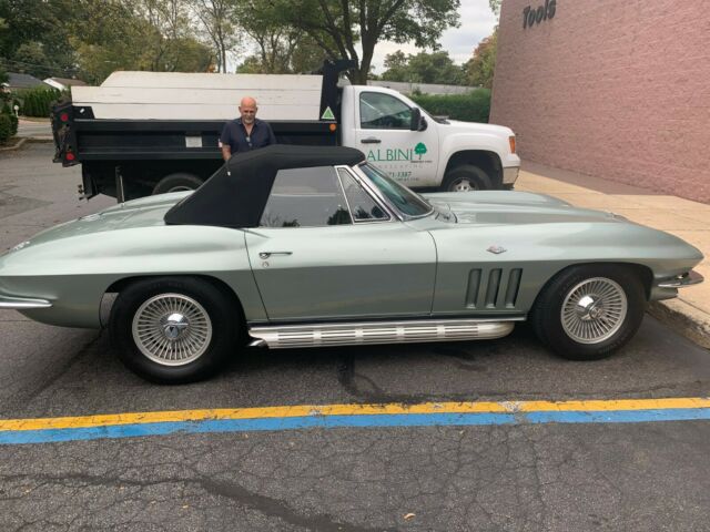 Chevrolet Corvette 1966 image number 28