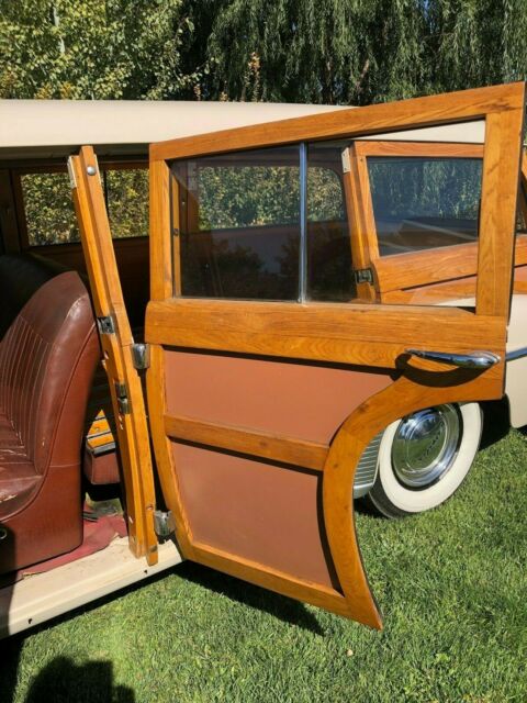 Chrysler Royal Town and Country 4 Door Station Wagon WOODY 1950 image number 14