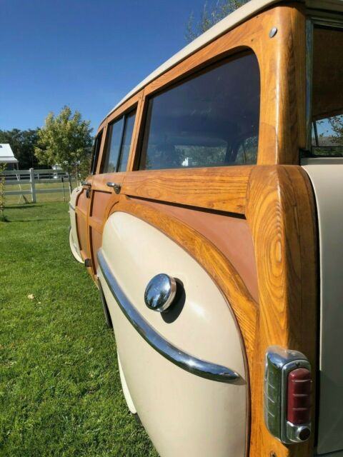 Chrysler Royal Town and Country 4 Door Station Wagon WOODY 1950 image number 2