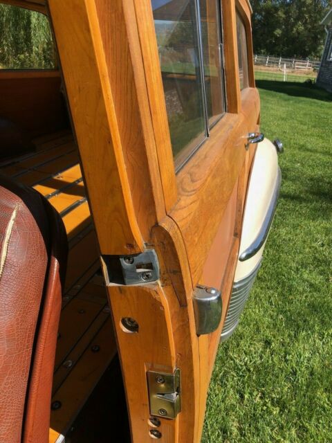 Chrysler Royal Town and Country 4 Door Station Wagon WOODY 1950 image number 29