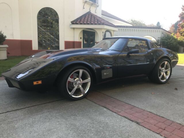 Chevrolet Corvette 1976 image number 32