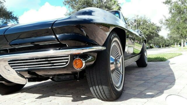 Chevrolet Corvette 1963 image number 24