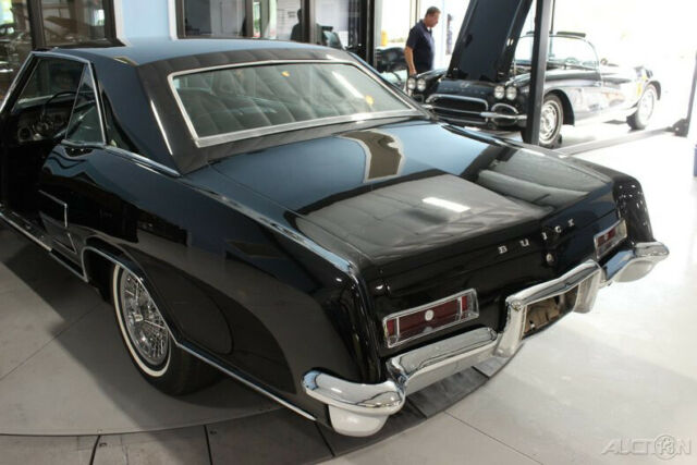 Buick Riviera 1963 image number 19