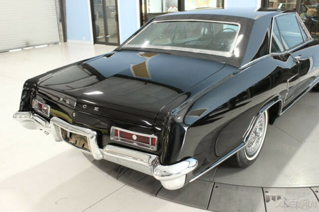 Buick Riviera 1963 image number 21