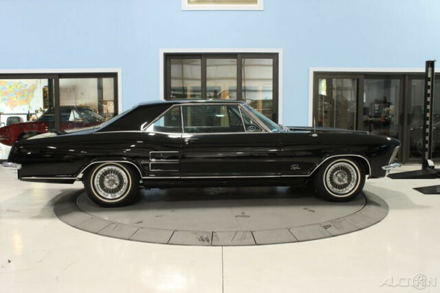 Buick Riviera 1963 image number 28