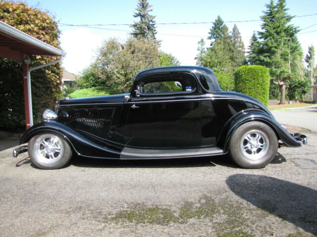 Ford Three Window Coupe 1934 image number 2