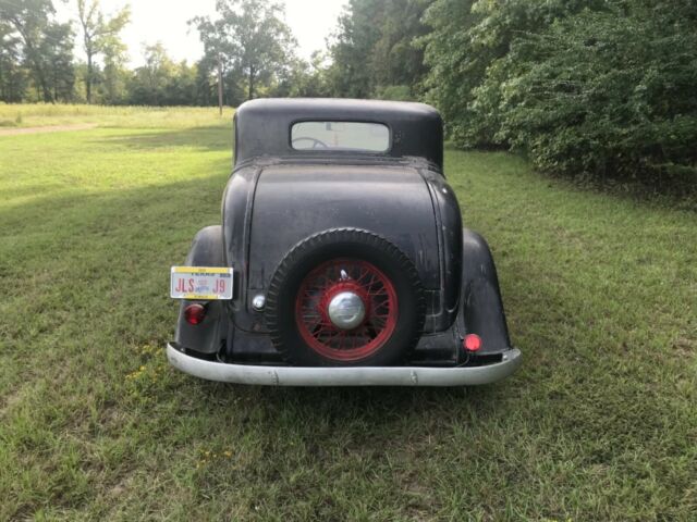 Plymouth Coupe 1933 image number 1