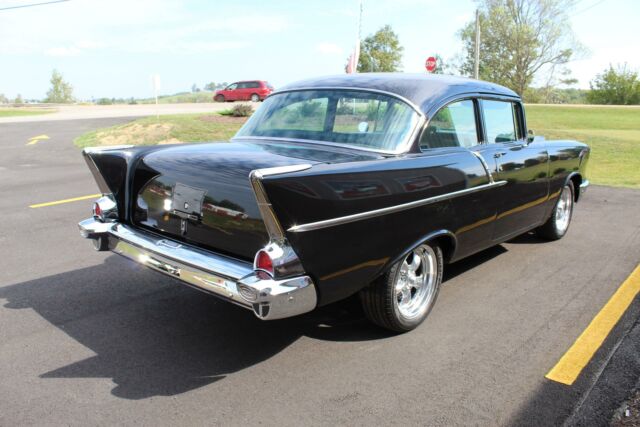 Chevrolet Bel Air/150/210 1957 image number 2