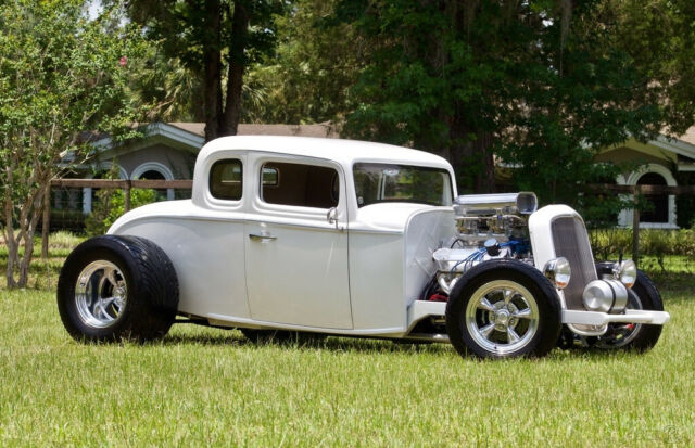 Ford Model B 5-Window Coupe 1932 image number 2