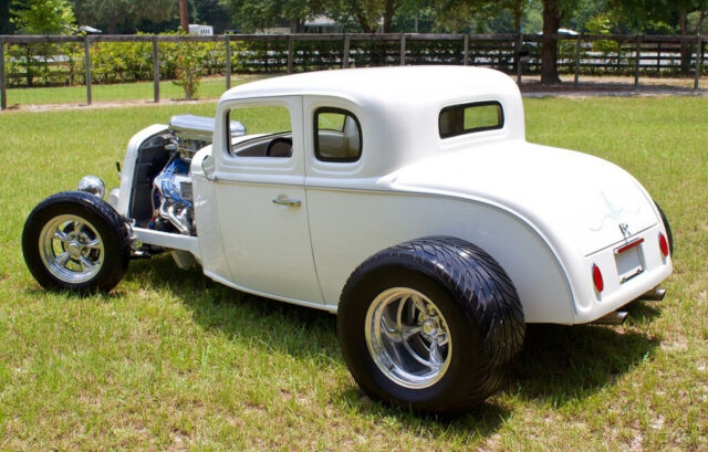 Ford Model B 5-Window Coupe 1932 image number 29