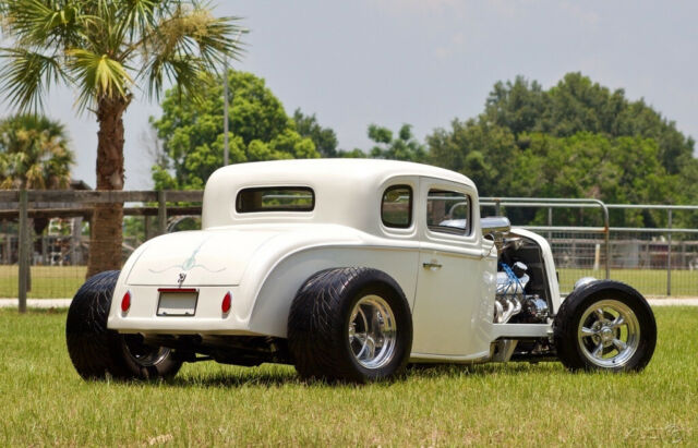 Ford Model B 5-Window Coupe 1932 image number 30