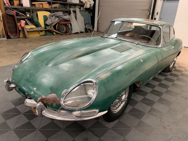 Jaguar E-Type 1962 image number 10