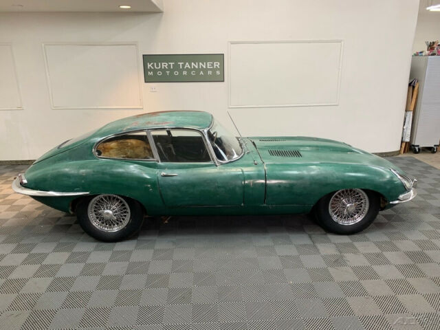 Jaguar E-Type 1962 image number 14