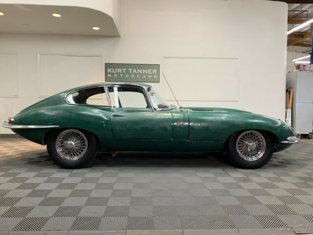 Jaguar E-Type 1962 image number 15