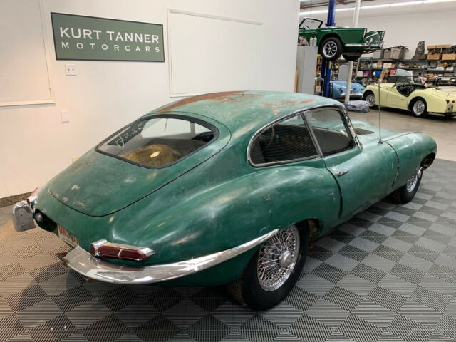 Jaguar E-Type 1962 image number 17