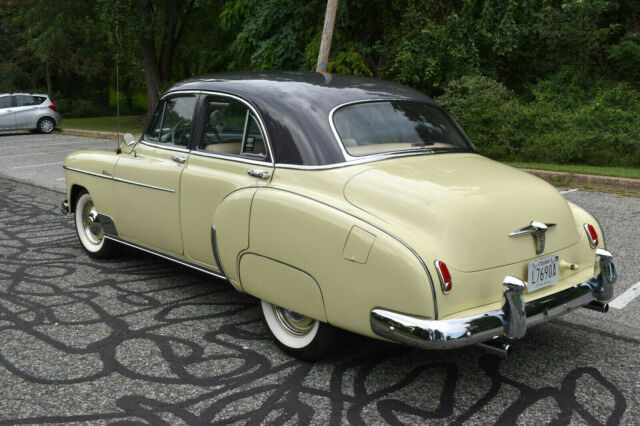 Chevrolet Deluxe 1950 image number 1