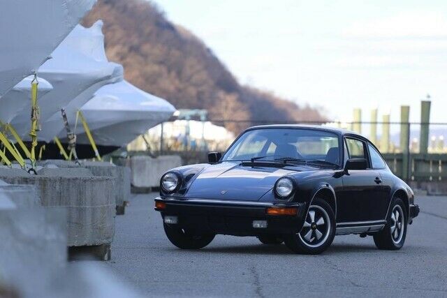 Porsche 911 1976 image number 1