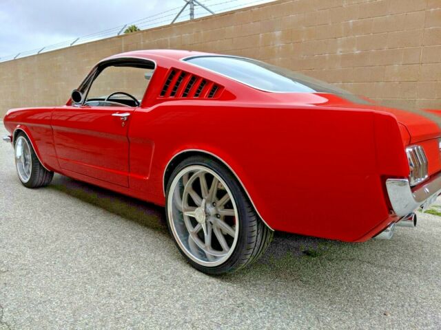 Ford Mustang 1965 image number 10