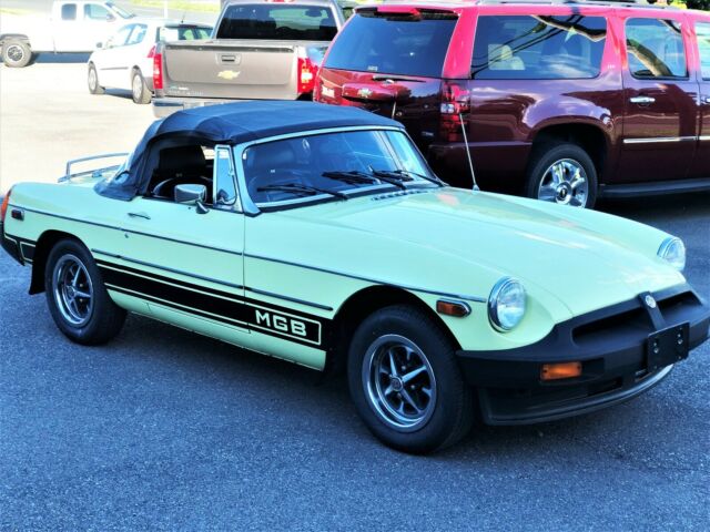 MG MGB 1977 image number 24