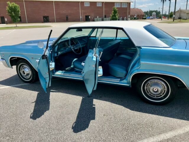 Chevrolet Impala 1966 image number 28