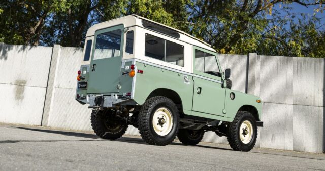 Land Rover Series 3 1972 image number 16