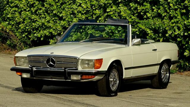 Mercedes-Benz SL-Class 1972 image number 1