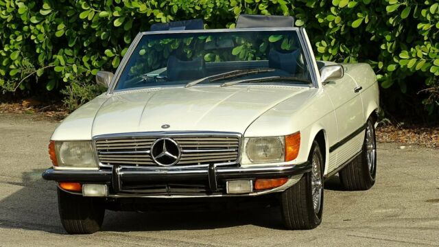 Mercedes-Benz SL-Class 1972 image number 2