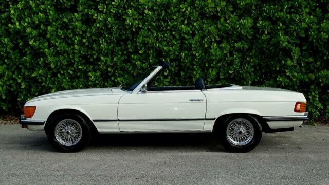 Mercedes-Benz SL-Class 1972 image number 28