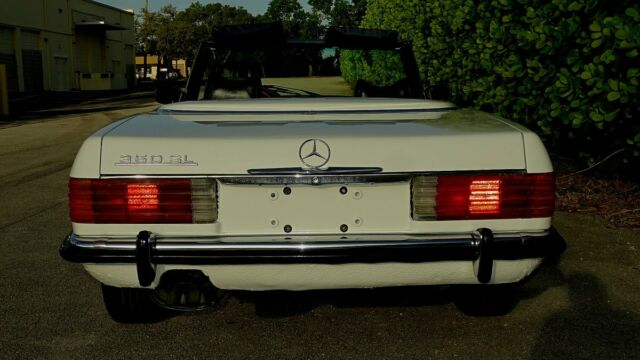 Mercedes-Benz SL-Class 1972 image number 34