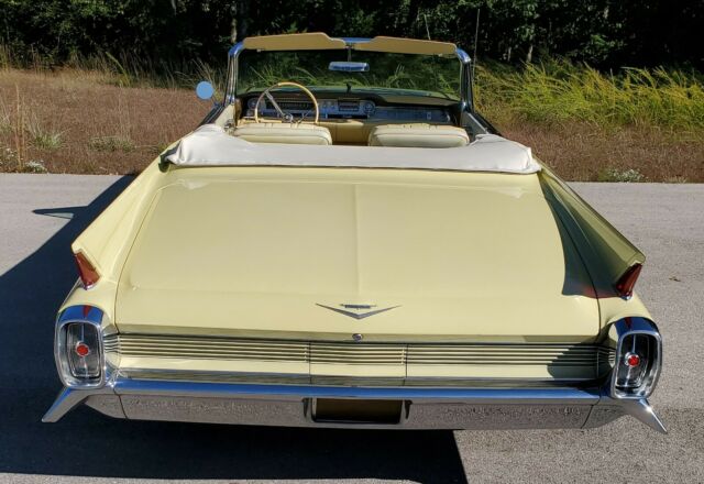 Cadillac Series 62 1962 image number 14