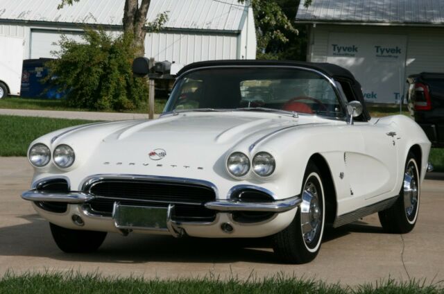 Chevrolet Corvette 1962 image number 1