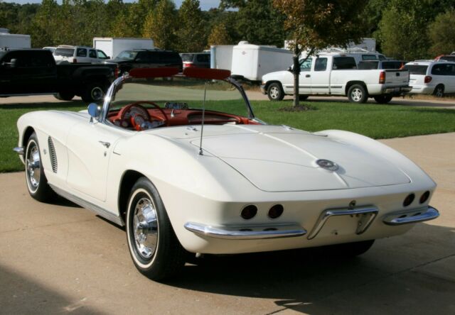 Chevrolet Corvette 1962 image number 12