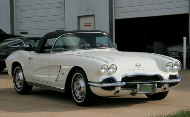 Chevrolet Corvette 1962 image number 26