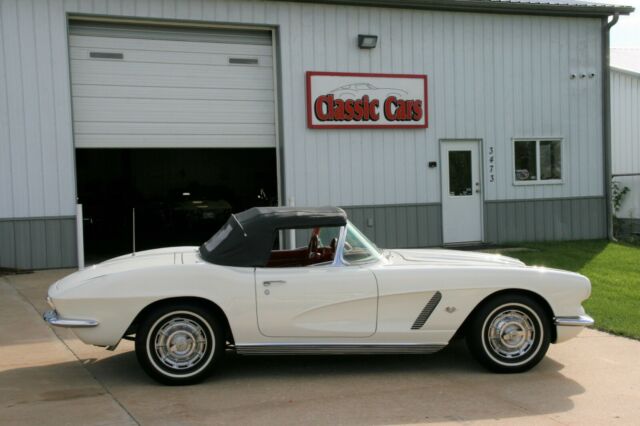 Chevrolet Corvette 1962 image number 27