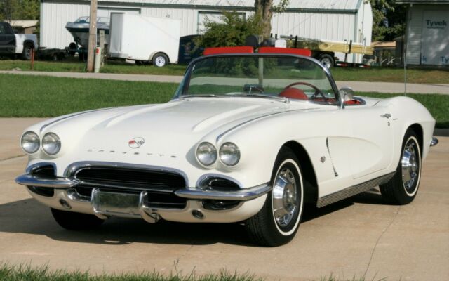 Chevrolet Corvette 1962 image number 30