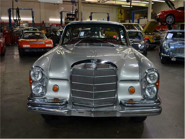 Mercedes-Benz 300 SE Coupe 1968 image number 13