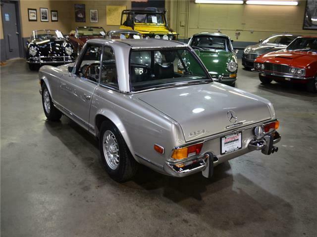 Mercedes-Benz 280 SL Roadster 1971 image number 17