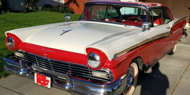 Ford Fairlane 1957 image number 0