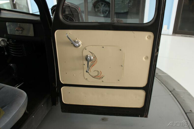 Ford 3-Window 1946 image number 21