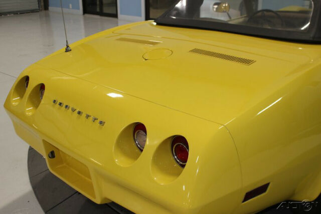 Chevrolet Corvette Convertible 1974 image number 20