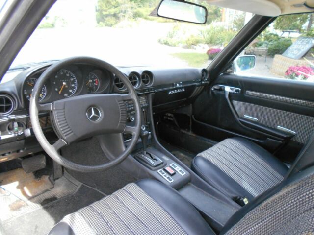 Mercedes-Benz SL-Class 1973 image number 15